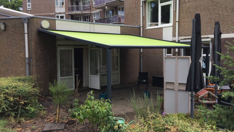 Pergola Zonwering groen aluminium geplaats door S&T Montage