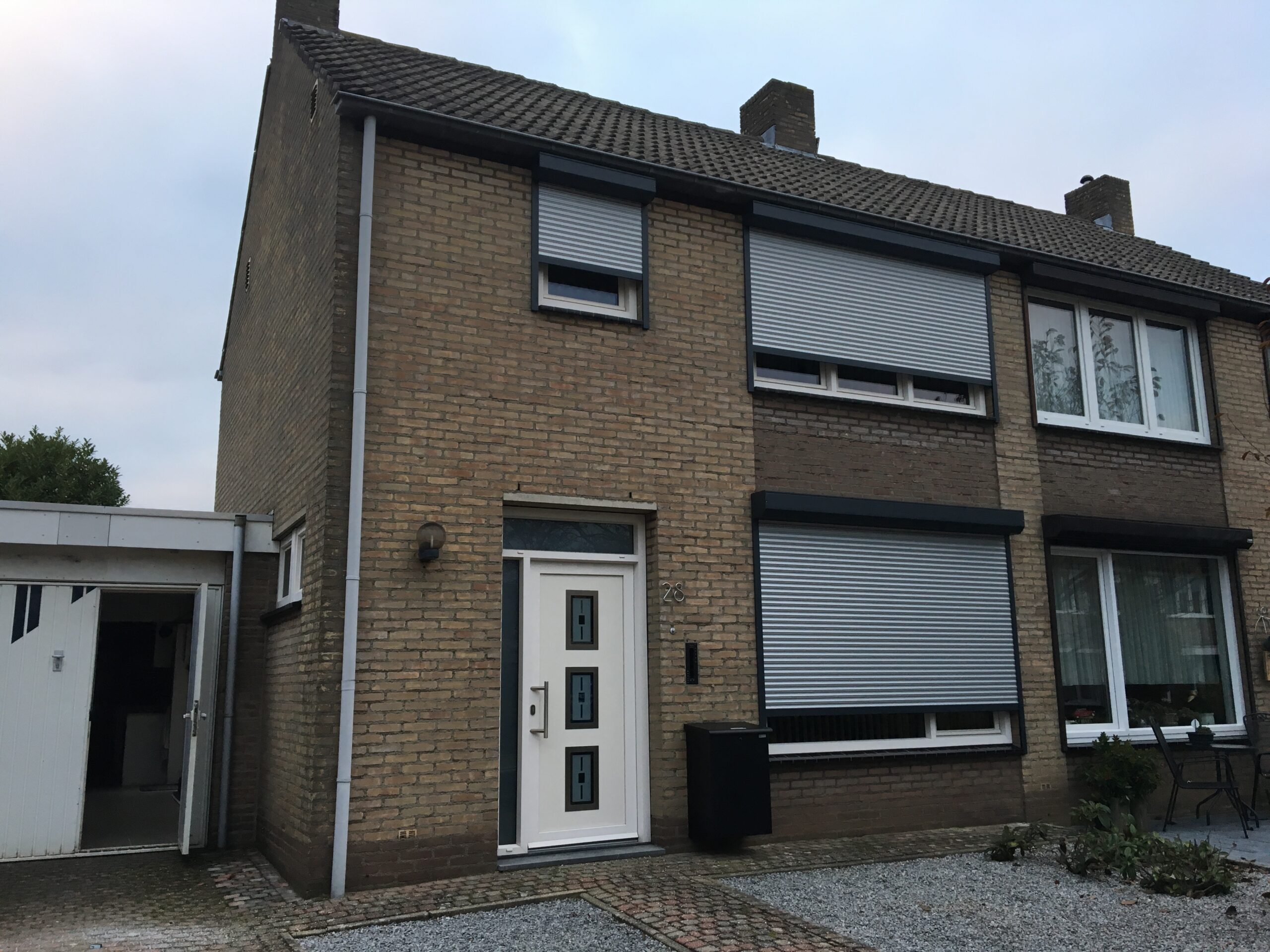 Rolluiken 3 Rolluiken kleur grijs geplaatst door S&T Montage