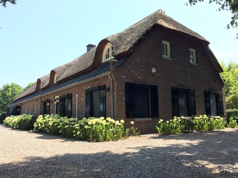 Rolluiken 1 Luxe Rolluiken kleur zwart geplaatst door S&T Montage