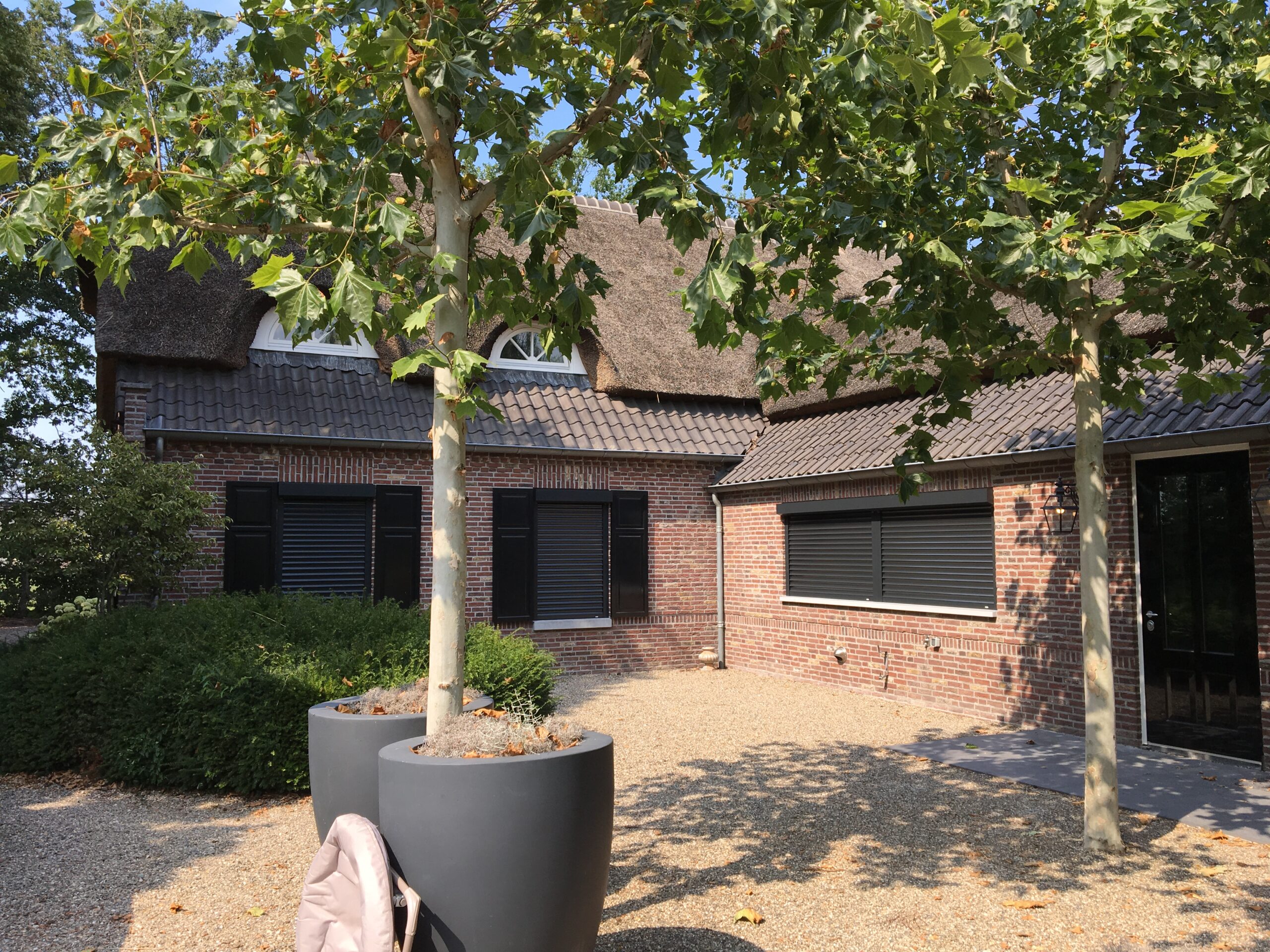 Rolluiken 4 Luxe zwarte rolluiken met Somfy systeem
