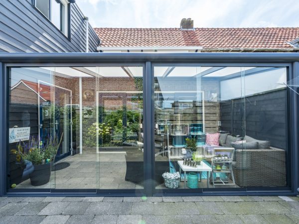 Deponti terrasoverkapping Bosco in grijze uitvoering