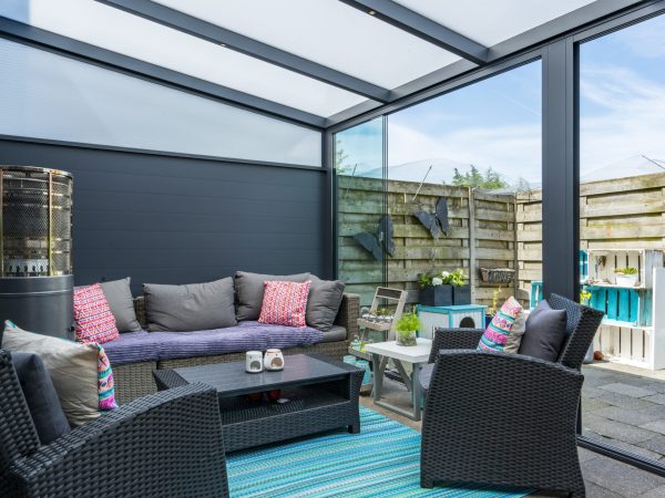 Deponti terrasoverkapping Bosco in grijze uitvoering