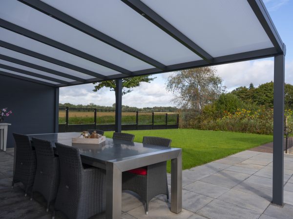 Deponti terrasoverkapping Bosco in grijze uitvoering