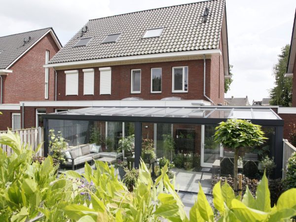 Deponti Giallo Overkapping met glazen schuifwanden