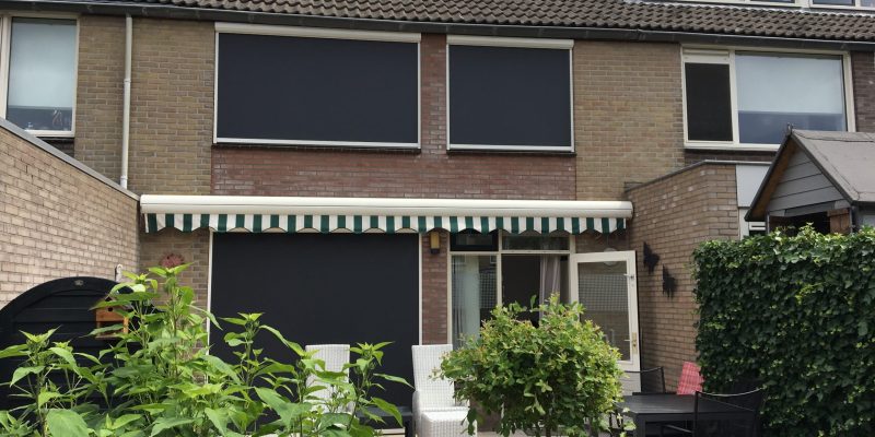S&T Montage 3 Luxe zip ofwel ritsscreens met knikarmscherm geplaatst door S&T Montage